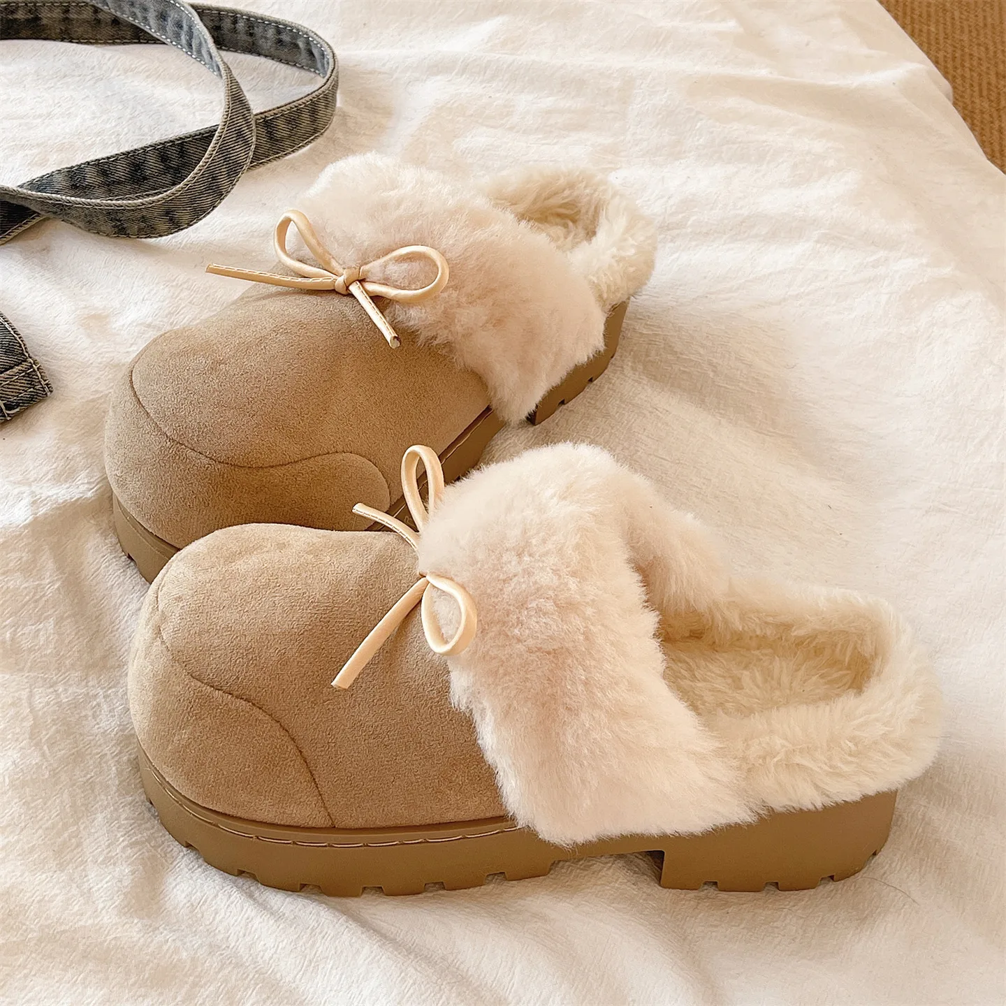 

2025 Winter New Fashion Designer Platform Women's Slippers Bow Shoes Women Short Plush Warm Furry Slippers Slides