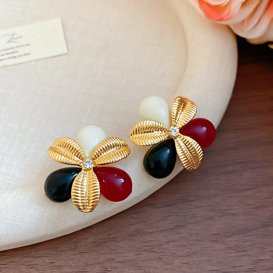 

Silver needle zircon resin flower water drop earrings retro palace style versatile earrings