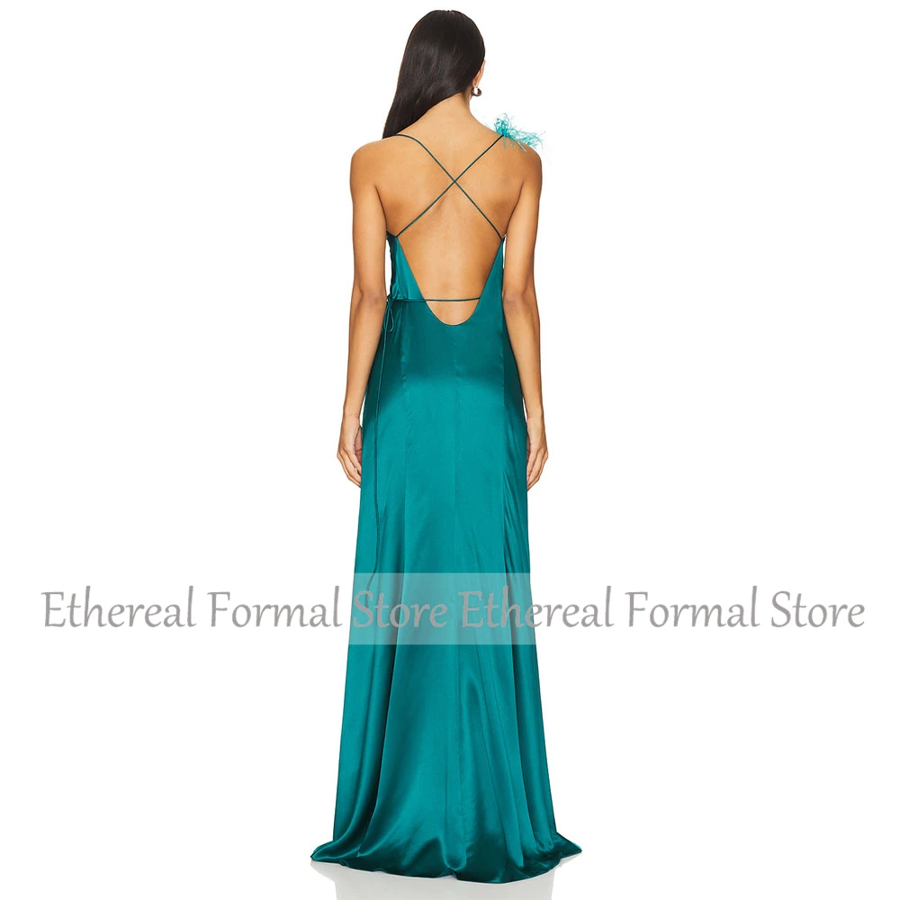 الحديثة بحيرة الأخضر الساتان المرأة ثوب مسائي السباغيتي ستراس مع ريشة خط طول الأرض فستان رسمي للحفلات الخامس الرقبة