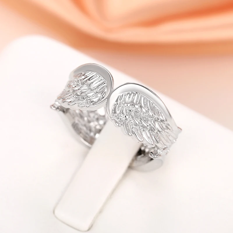Huitan Simple Stylish Women Wings Rings Metal Silver Plated Romantic Gift Versatile Ring for Party Ladies Fashion Jewelry