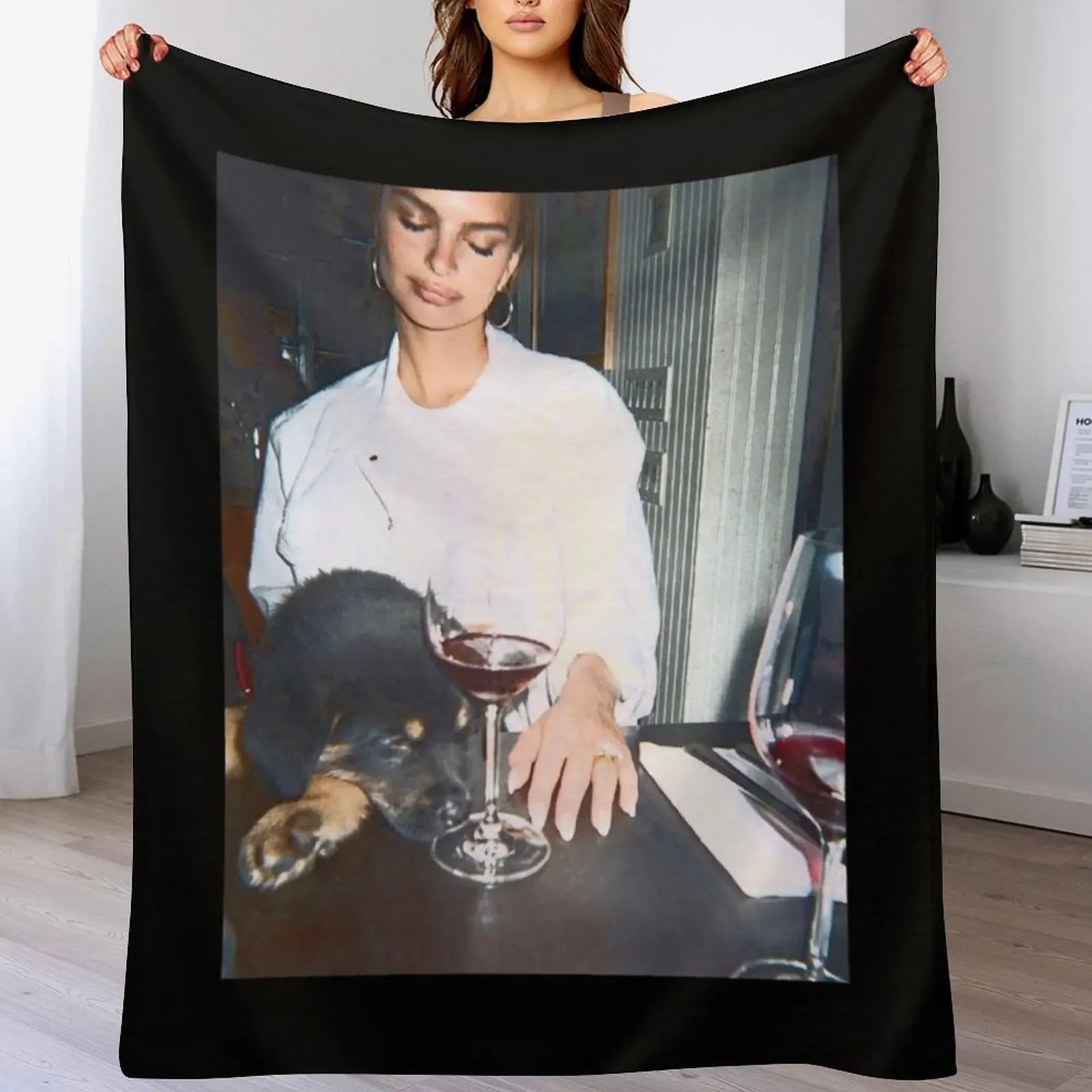 

Emily Ratajkowski Throw Blanket Luxurious Soft Fuzzy Blanket for Sofa Bed