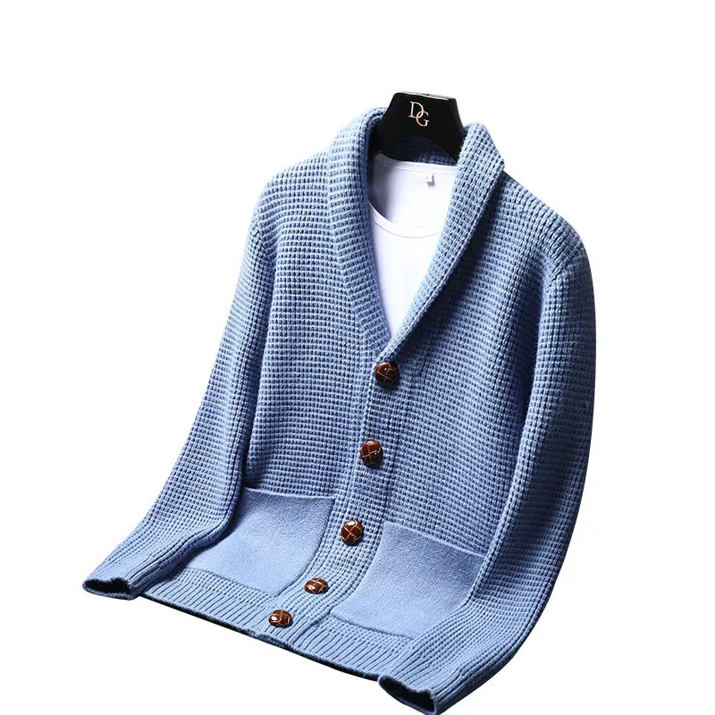 Giacca in maglia di lusso di fascia alta, maglione a maniche lunghe da uomo nuovo stile, versione coreana con colletto e davanti aperto alla moda.