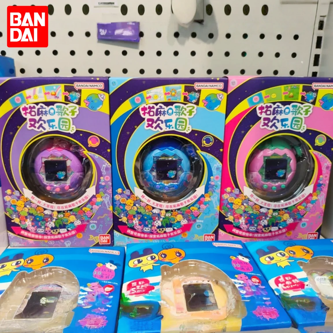Tamagotchi Paradise Interactive Wi-Fi Electronic Pet Virtual Toy for Children - Fun Educational Gaming Experience