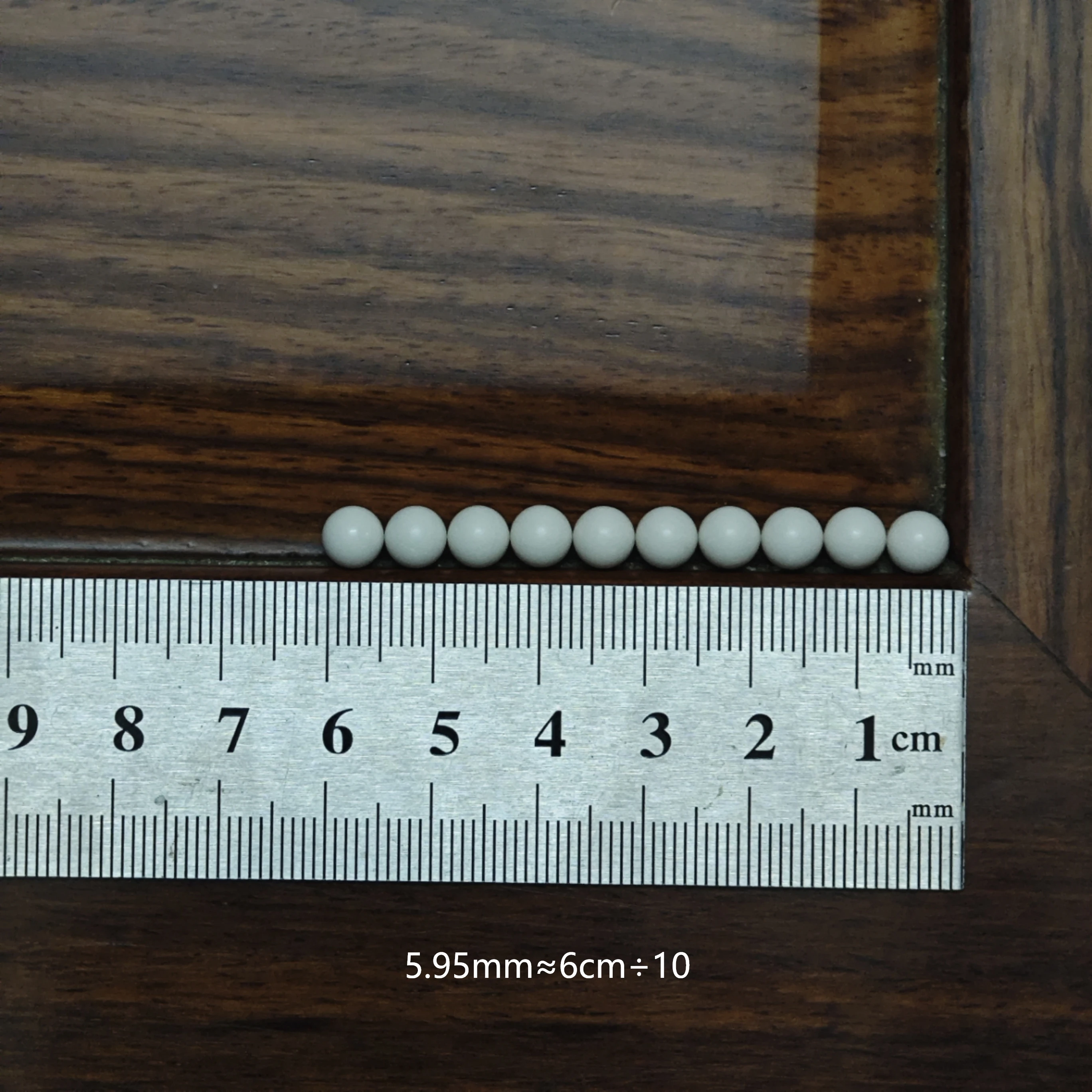 BB I นิตยสารปืนพกลมอัดสําหรับกระสุน 6 มม. เหมาะสําหรับกระสุนอ่อนและสี มีเส้นผ่านศูนย์กลาง 5.95 มม. และน้ําหนัก