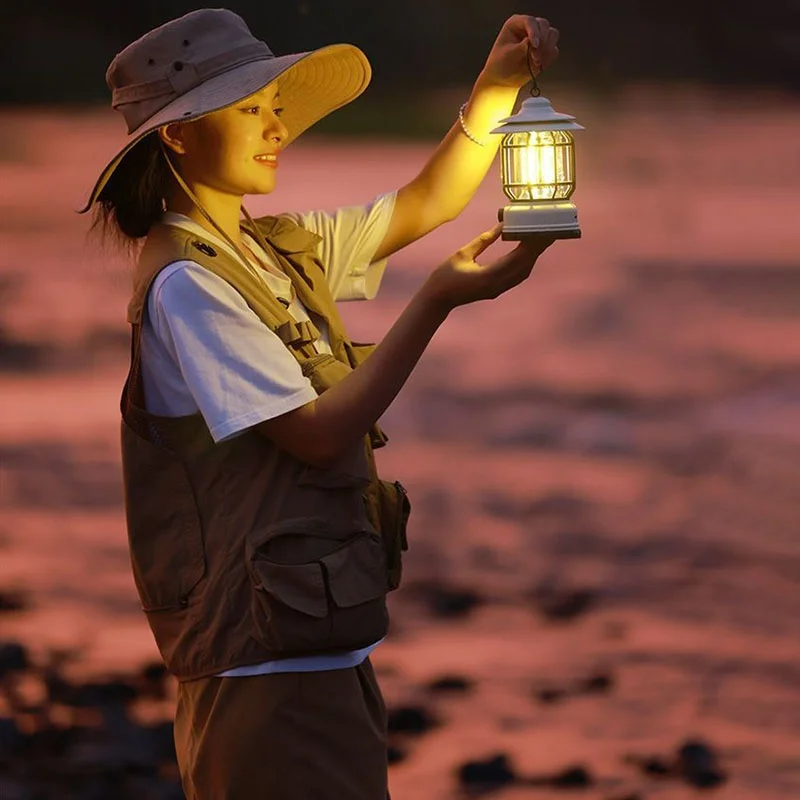 Wielofunkcyjna zewnętrzna lampa kempingowa LED Oświetlenie zewnętrzne Retro Latarnia dla koni Dostosowane przenośne narzędzie do ciepłego światła z możliwością ładowania