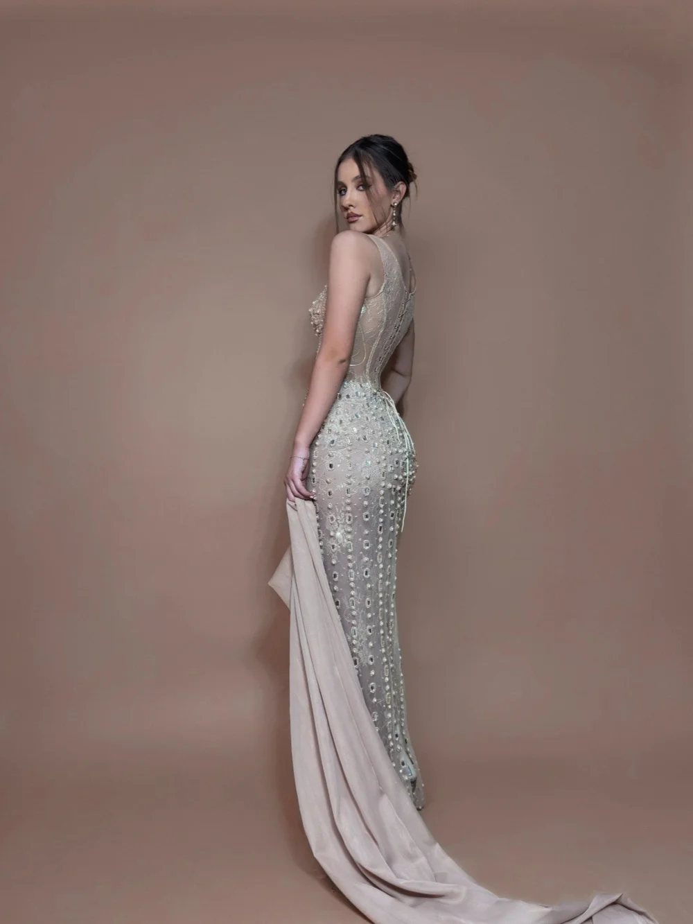 Illusion Exquisites Abendkleid mit Kristallperlen, elegantes, bodenlanges, gerades, formelles Partykleid, maßgeschneidertes neues Kleid für den roten Teppich