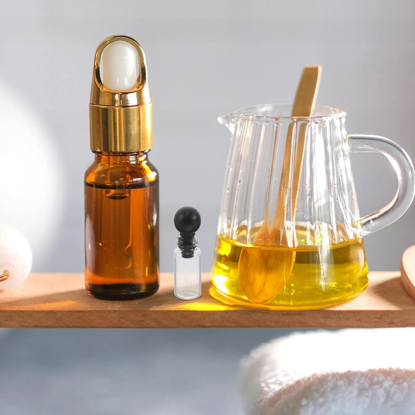 

150 шт. мини-флаконов для образцов эфирных масел, стеклянные флаконы с шариковым стопором, герметичные, многоразовые, для парфюмерии, дорожные, 0,5 мл