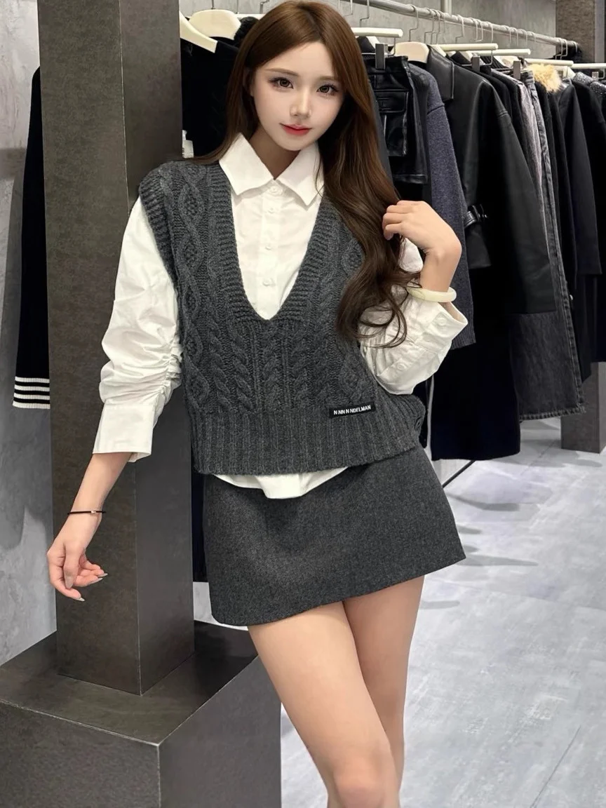 

Женский комплект из двух предметов: свитер-жилет с V-образным вырезом и воротником в студенческом стиле, новая коллекция Осень-Зима 2025, версия South Oil