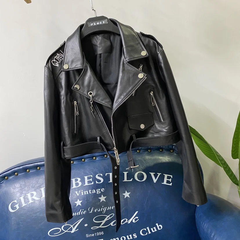 Lente nieuwe Sle Ultra-ort briefborduurwerk eapenvacht motorfiets Jaet Faionable damesjas ort lengte ritssluiting