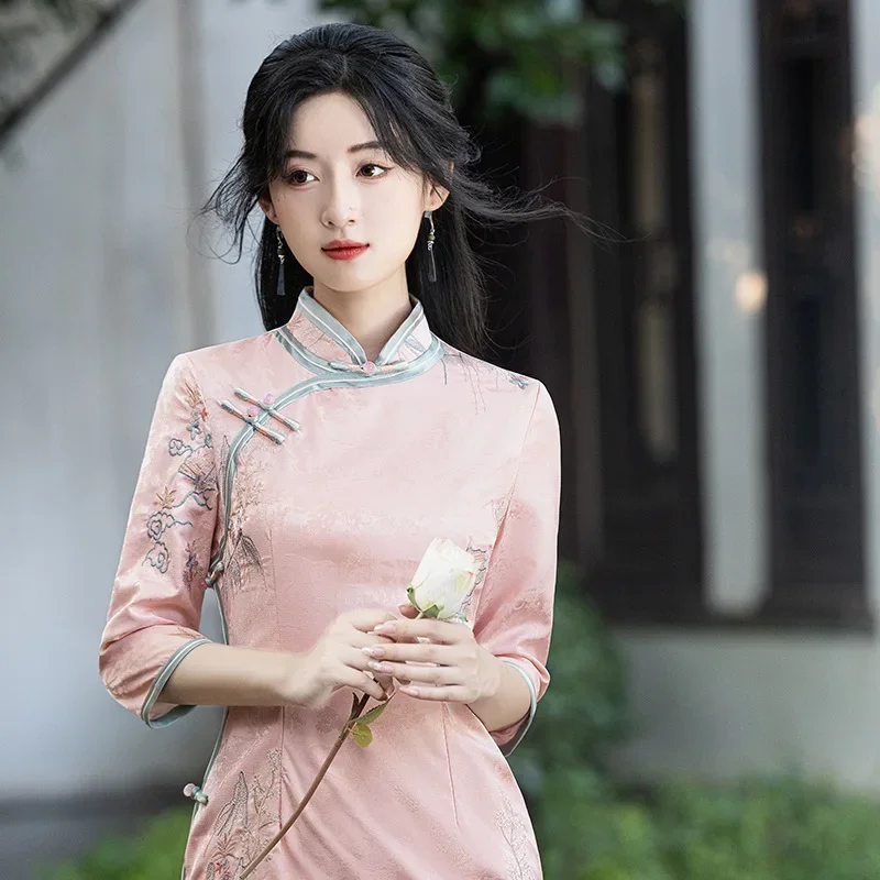 

Новое улучшенное розовое платье Cheongsam в китайском стиле на осень-зиму 2024, новое двухслойное жаккардовое платье с цветочной вышивкой Qipao