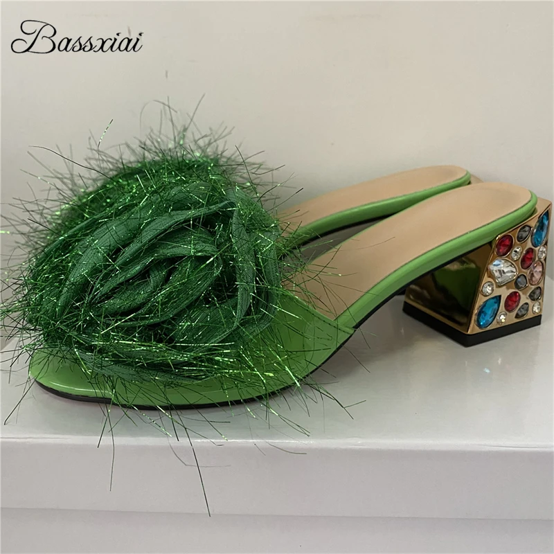 

Роскошные туфли-лодочки из лакированной кожи с разноцветными стразами на квадратном каблуке, летние сабо ручной работы с блестками и цветами