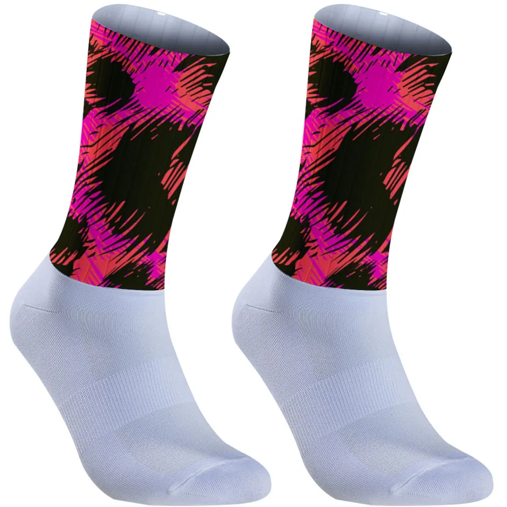 

2025 Новый противоскользящий узор на подошве носков с максимальным захватом на гравийных дорогах.