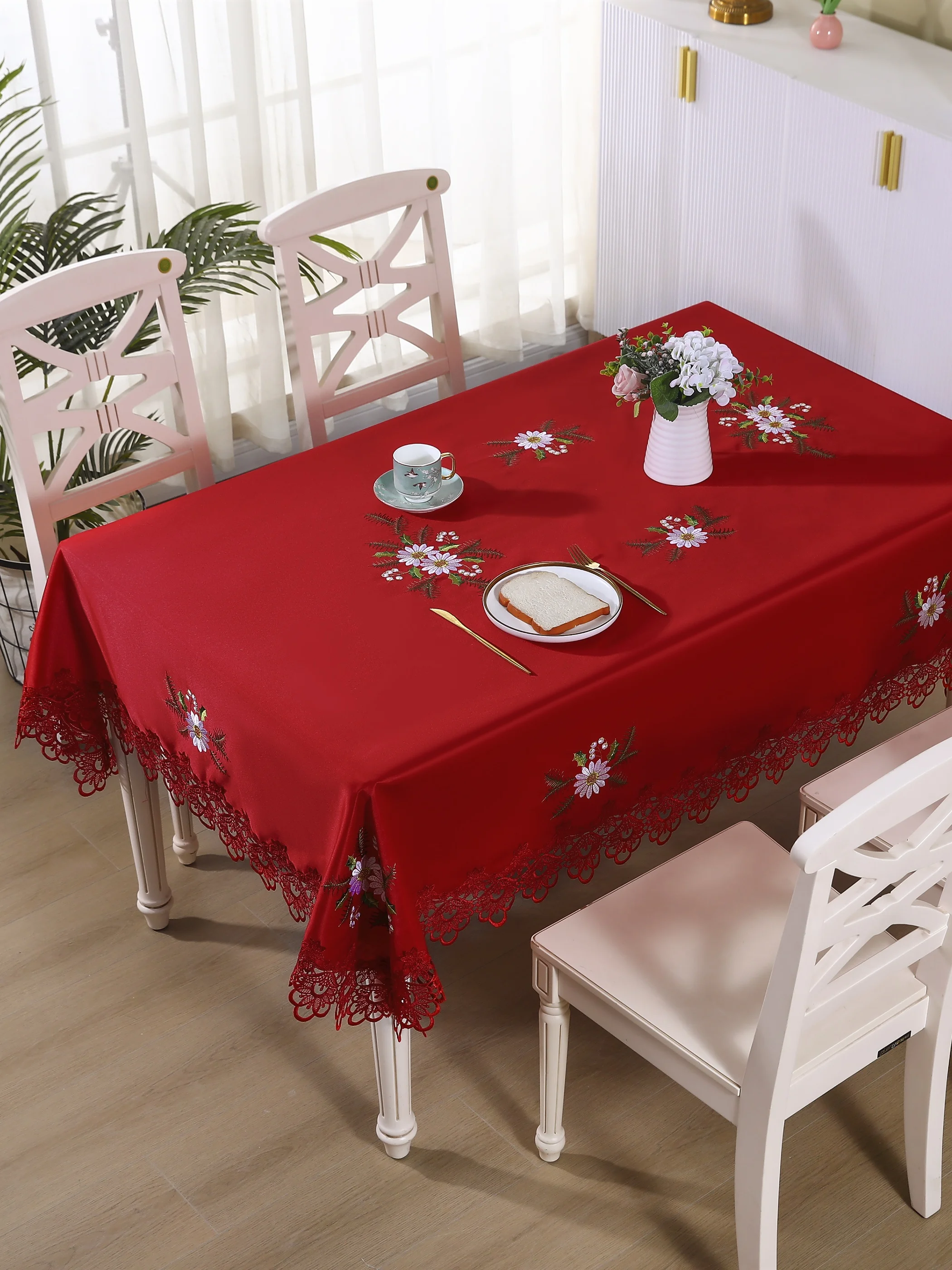 A Piece of Embroidered Floral Christmas Tablecloth, Festive and Romantic Polyester Fiber Embroidered Rectangular Lace-Edged Dust-Proof and Heat-Resistant Tablecloth, Suitable for Dining Tables, Coffee Tables, Tea Tables, Daily Home Decoration, and Wedding Parties, Christmas