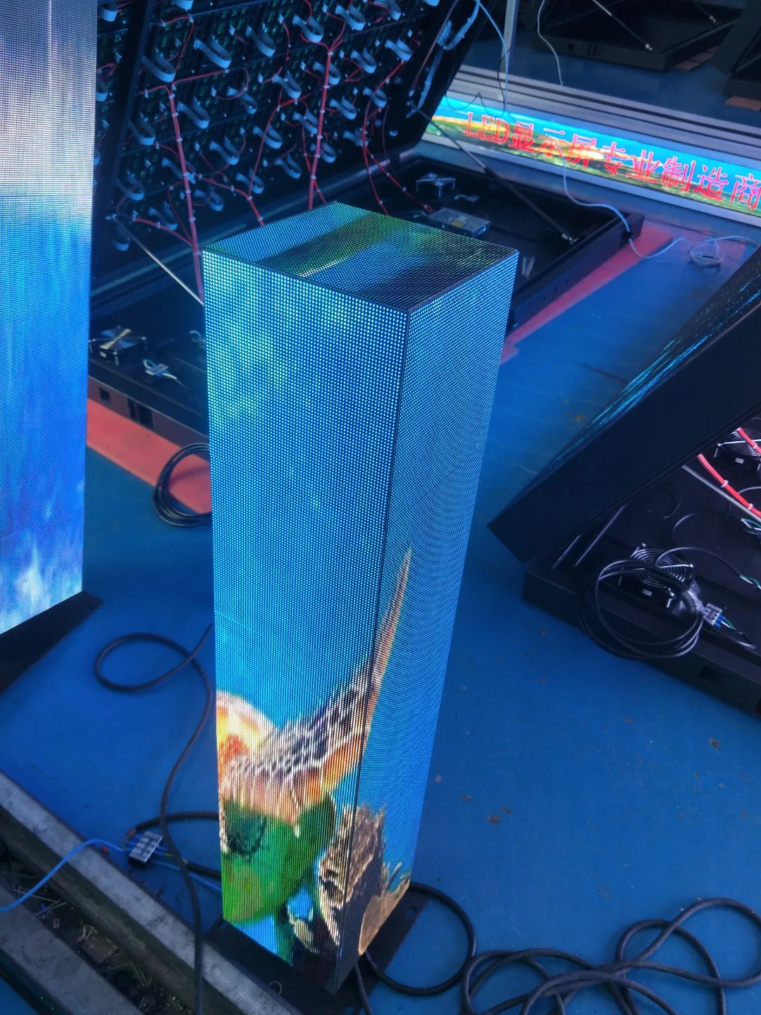 

P2.5 Indoor Quadrat Cube LED Display screeen Full Color use for Advertising P2 P2.5 P3 P4 P6 P7.62 P10 P3.9