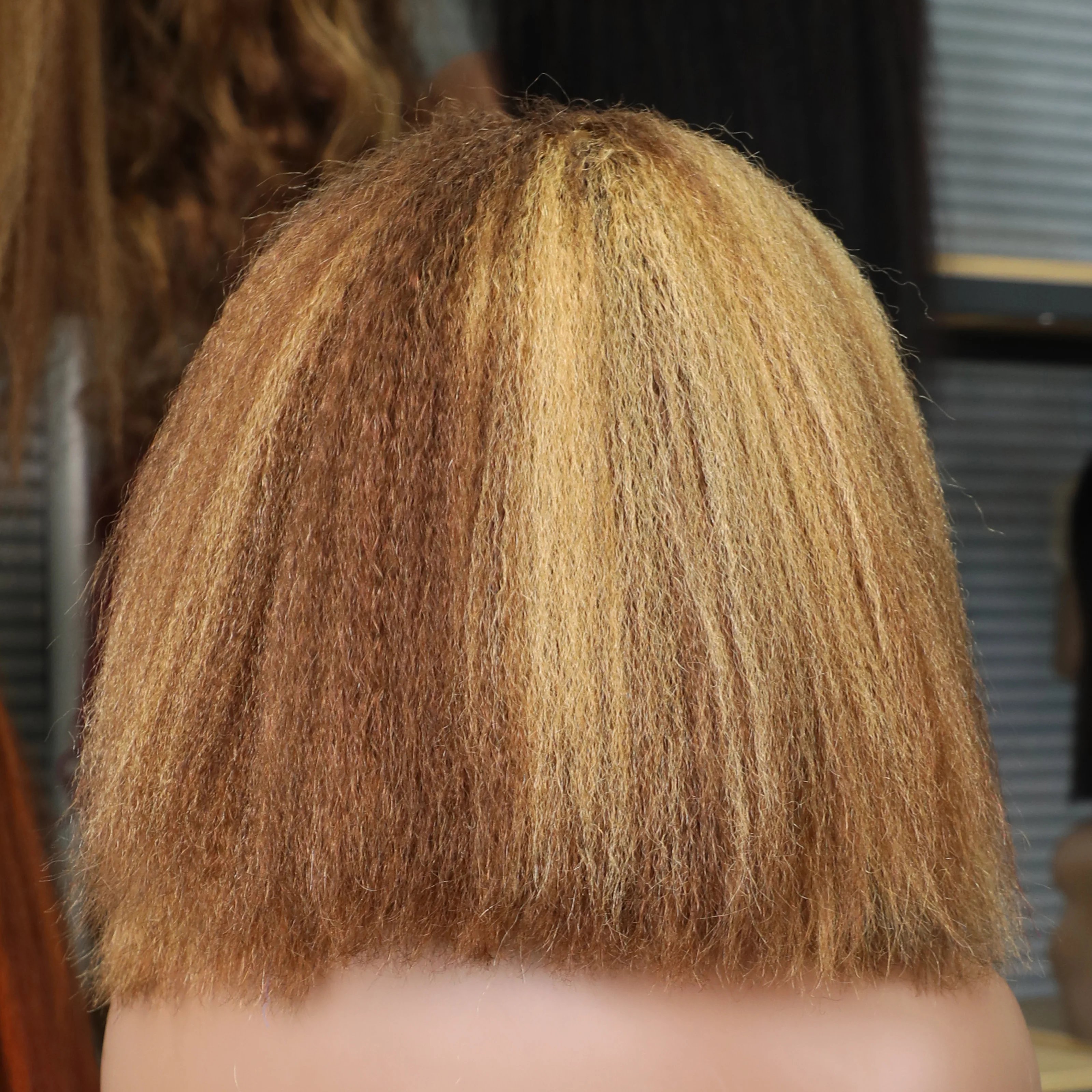 4/27 ハイライト ショートボブウィッグ ペルー産 13x4 レースフロント 人毛ウィッグ ブラウンブロンド ピアノカラー 焼きボブウィッグ 密度200 セール中