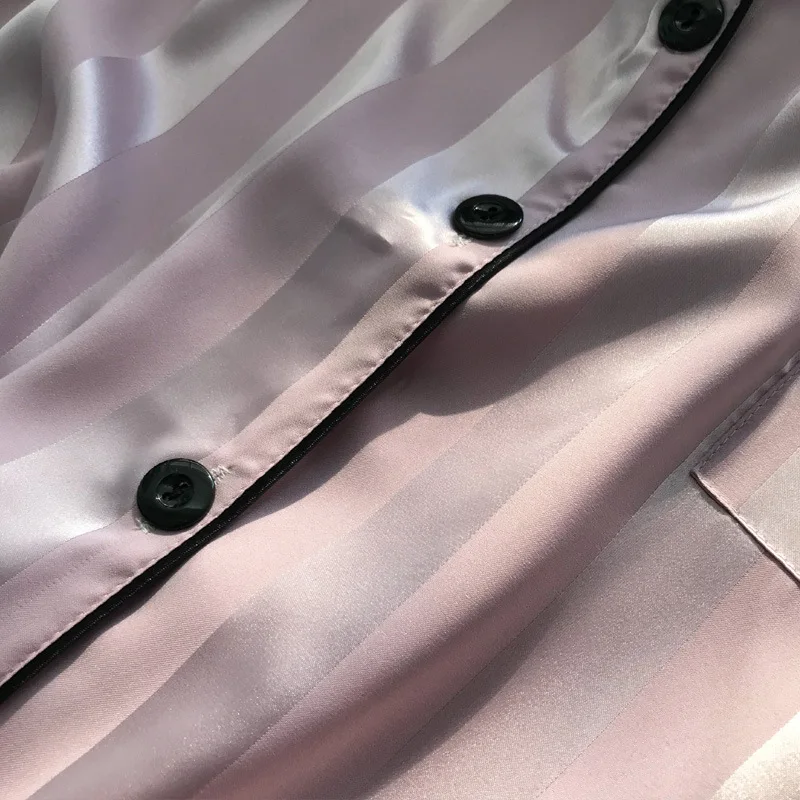 2-teiliges Set Sexy Nachtwäsche für Damen aus Eisseide mit Kurzen Ärmeln, Gestreifter Cardigan mit Revers, Damen-Pyjama für Zuhause – Detail 5