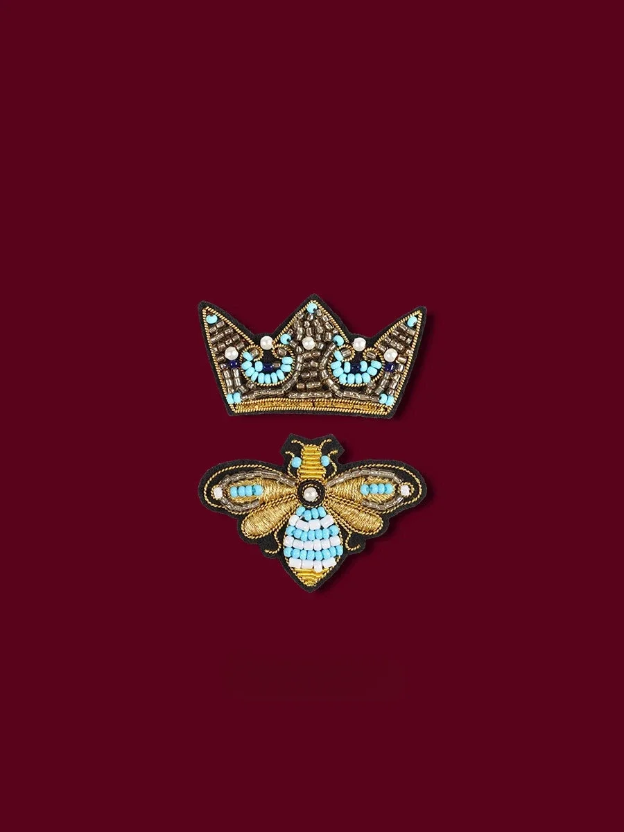 

Hand-embroidered crown and bee combination brooch, chest flower badge, exquisitely designed pin accessory