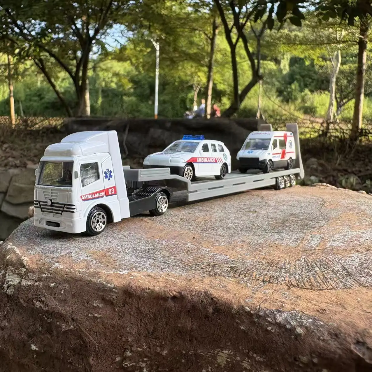 Simulationsspielzeug aus Legierung: Baufahrzeuge, Polizeiautos, Feuerwehrautos für Kinder, Rettungsfahrzeuge für Krankenhäuser, Rückzugsmodelle