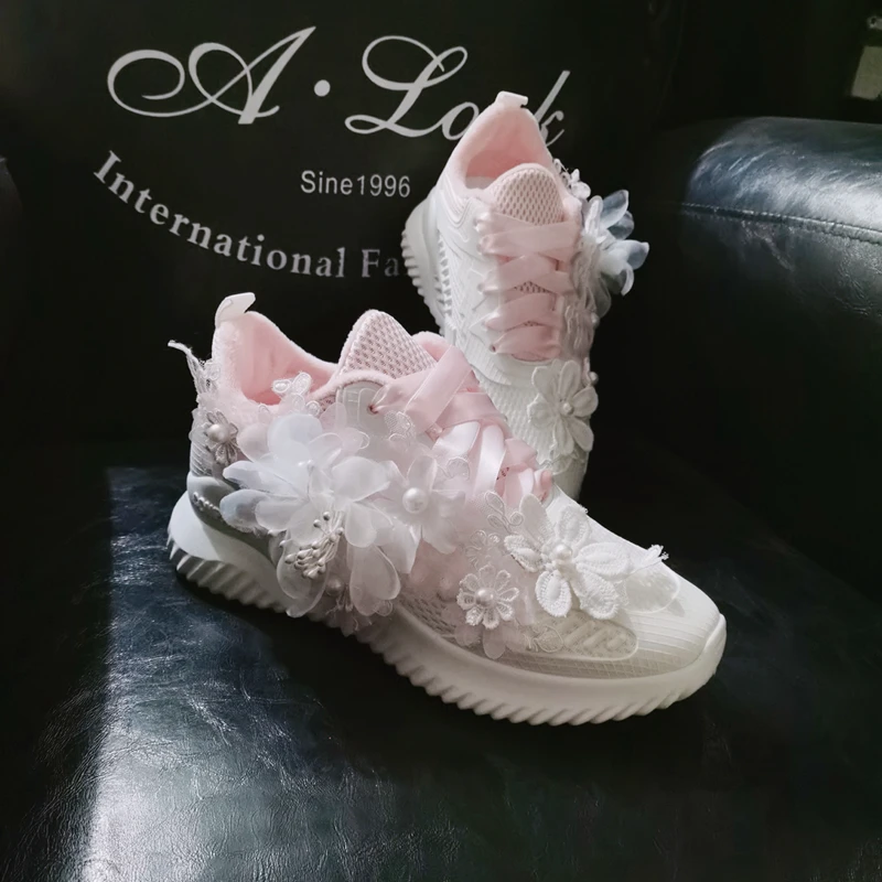 Sneakers Beautiful Special Hand Flowers Lace Pearls New Autumn Hot Women's Shoes Versatile Heightened Mesh Sneakers Summer