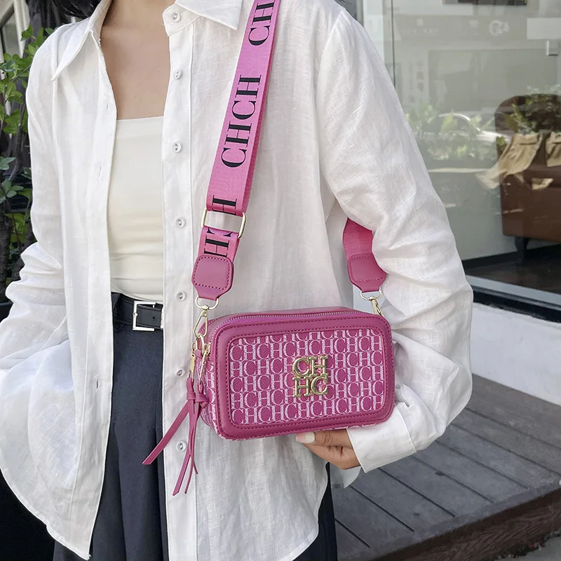

Stylish Camera Bag for Women 2025, Small Square Bag with Logo Letter Print, Versatile Adjustable Crossbody or Shoulder Purse
