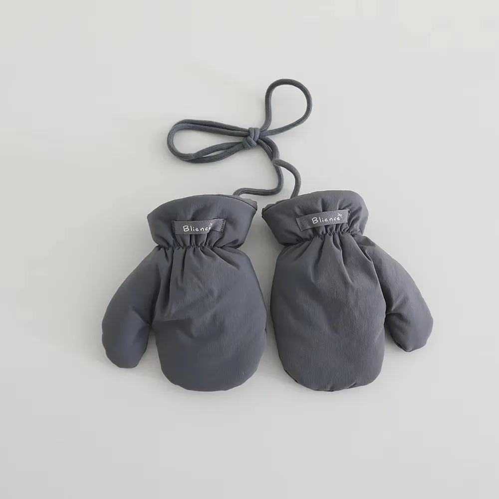 

1 пара милых детских перчаток, зимние теплые детские перчатки на флисовой подкладке, однотонные перчатки с шейным ремешком, ремешком и полным покрытием