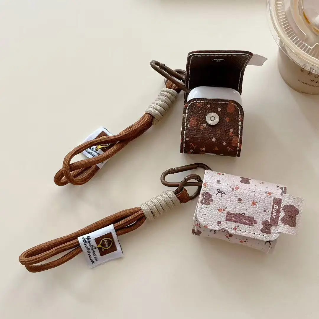 高級感のある小さなクマ柄レザーイヤホンケース AirPods Pro 2/3用 耐衝撃カバー ランヤード付きヘッドセットバッグ AirPods 4/3/2/1世代対応