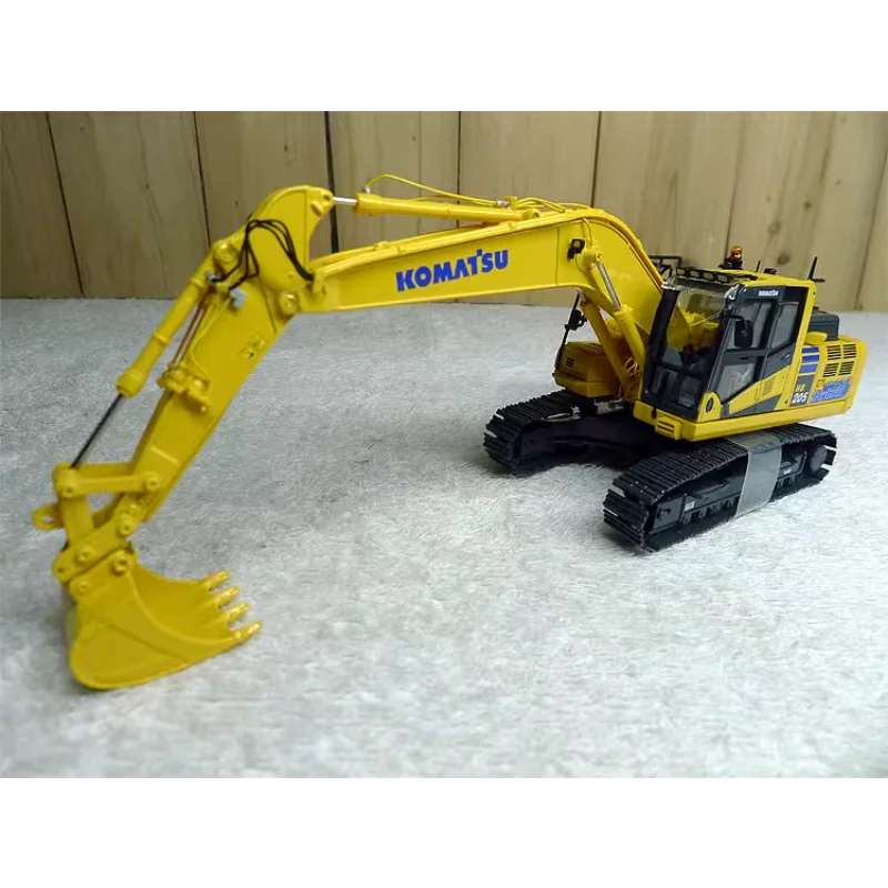 

Diecast UH 1:50 Scale Komatsu HB205-3 Excavator Shovel Alloy Car Model Collectible Toy Gift Souvenir Display Ornament