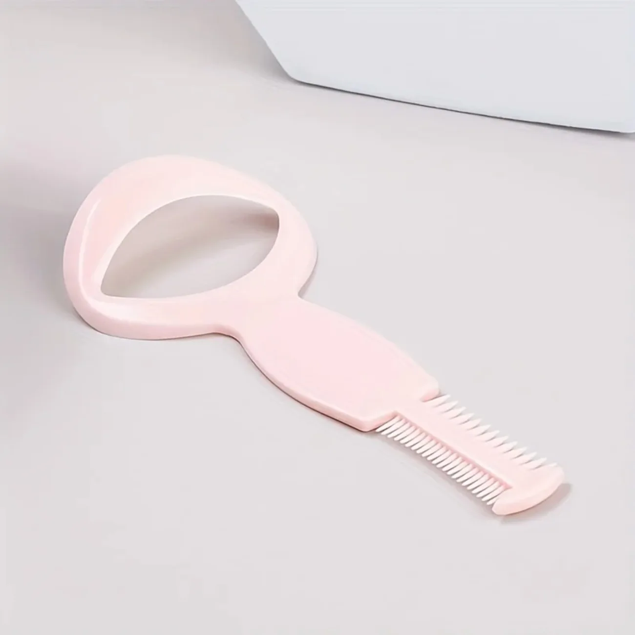 マスカラガード＆アイライナーガイド – まつげをきれいに整え、シャープなウィングライナーを実現する両面美容ツール、コーム付き、1個