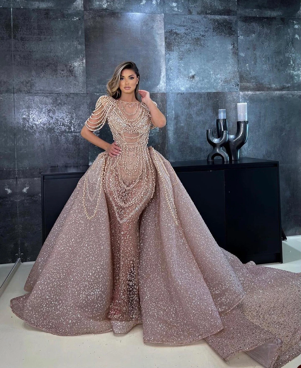

Luxury Deachable Train Pearls Tassel Evening Dresses Cap Sleeves Boat Neck Sequins 3D Lace Appliques Beads Illusion Prom Dress