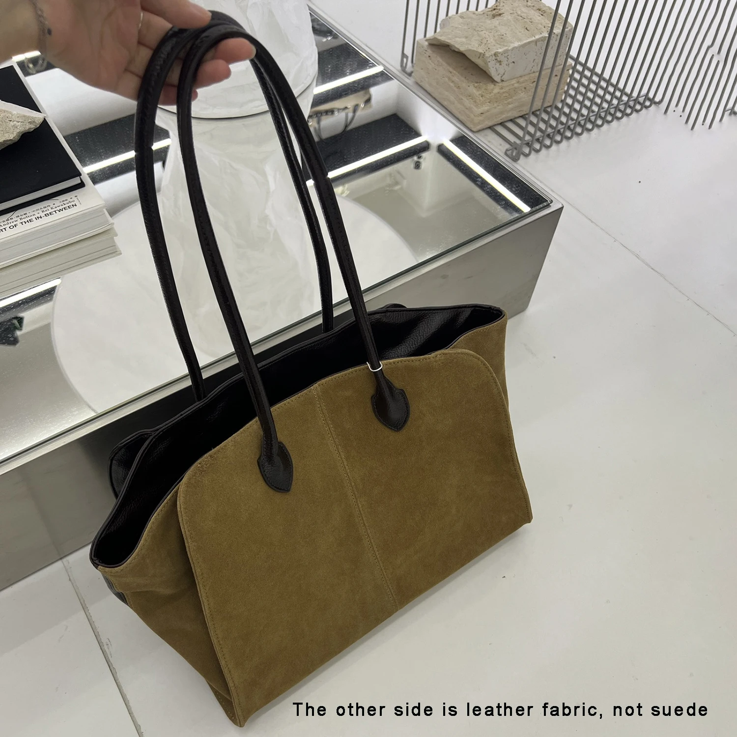 

Suede spliced cowhide tote bag 2025 autumn and winter new niche design large capacity vintage handheld shoulder bag