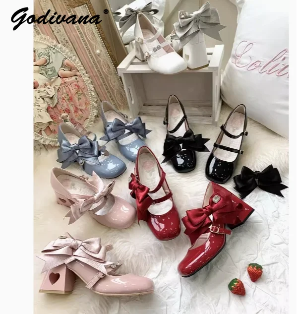 Japanese Lolita Rhinestone Bow Hollow Out Kitten Heels Mary Jane Shoes Lady Girls Cute Patent Leather Love Shape High Heels