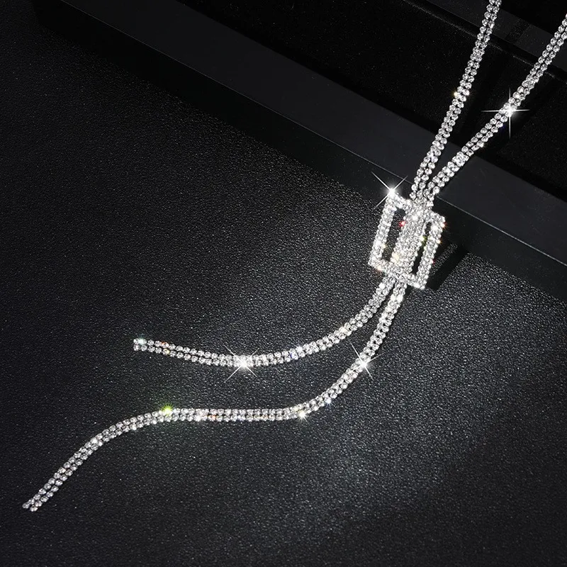 

Long accessories: classic, fashionable and versatile necklaces, geometric sweater chains of high quality