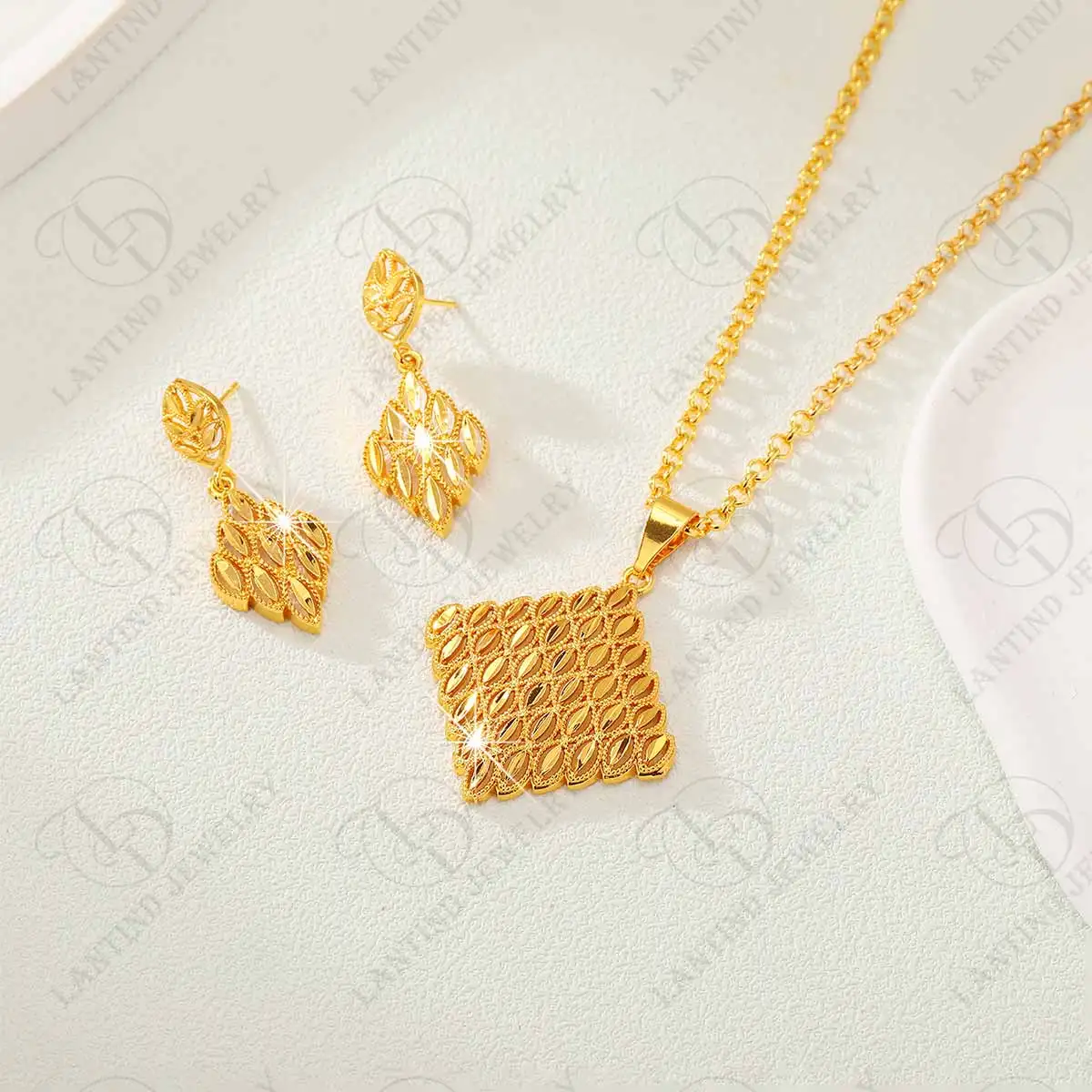 

As00092 Middle Eastern Exquisite Women's 24K Gold-Plated Fashionable and Novel Geometric Square Small Pendant Elegant Dubai Party Matchinging Dress Necklace Gift Earrings Ethiopian Bridal Jewelry Set for Women