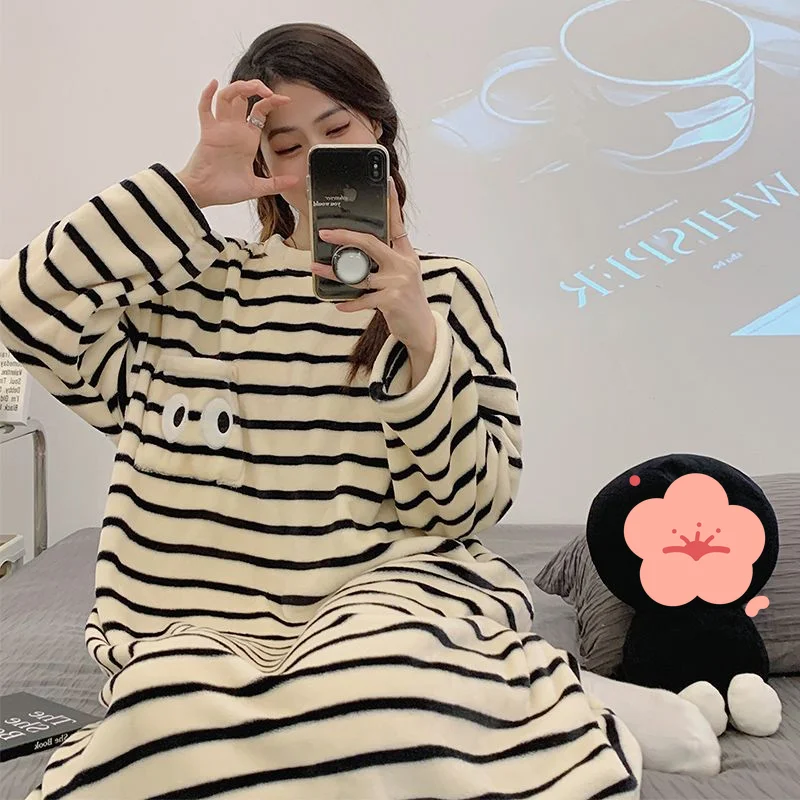 بيجامة نسائية من الصوف المرجاني ملابس منزلية موديل جديد للخريف والشتاء بيجامة نوم من الفلانيل مبطنة بالصوف سميكة وفضفاضة للتدفئة