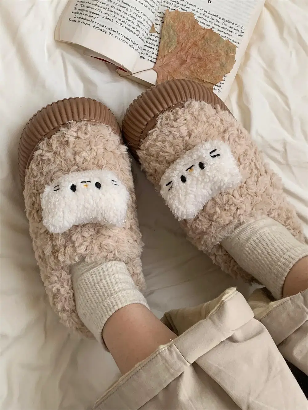 Cartoon Home Slippers 2024 Cotton Indoor Household Slippers Women\'s New Versatile Warm And Fluffy Lamb Wool Slippers For Winter