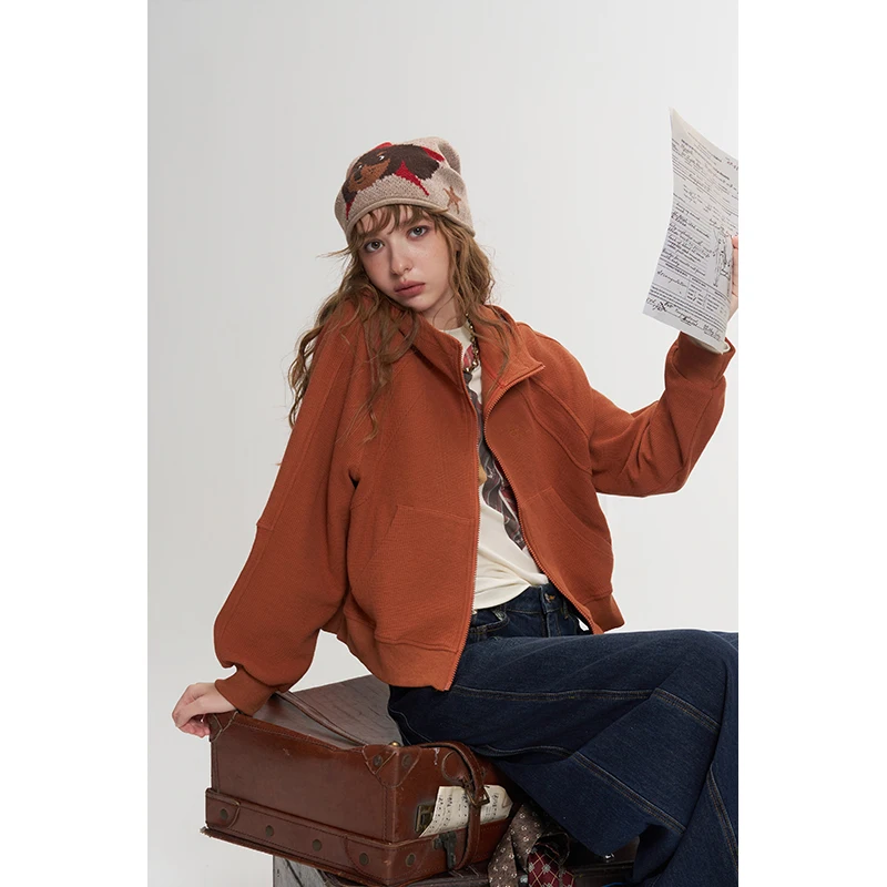 ELFSACK Women's Loose Drop Shoulder Crop Jacket with Fox Letter Embroidery Star Patch, Hooded Outerwear for Cozy Outdoor.