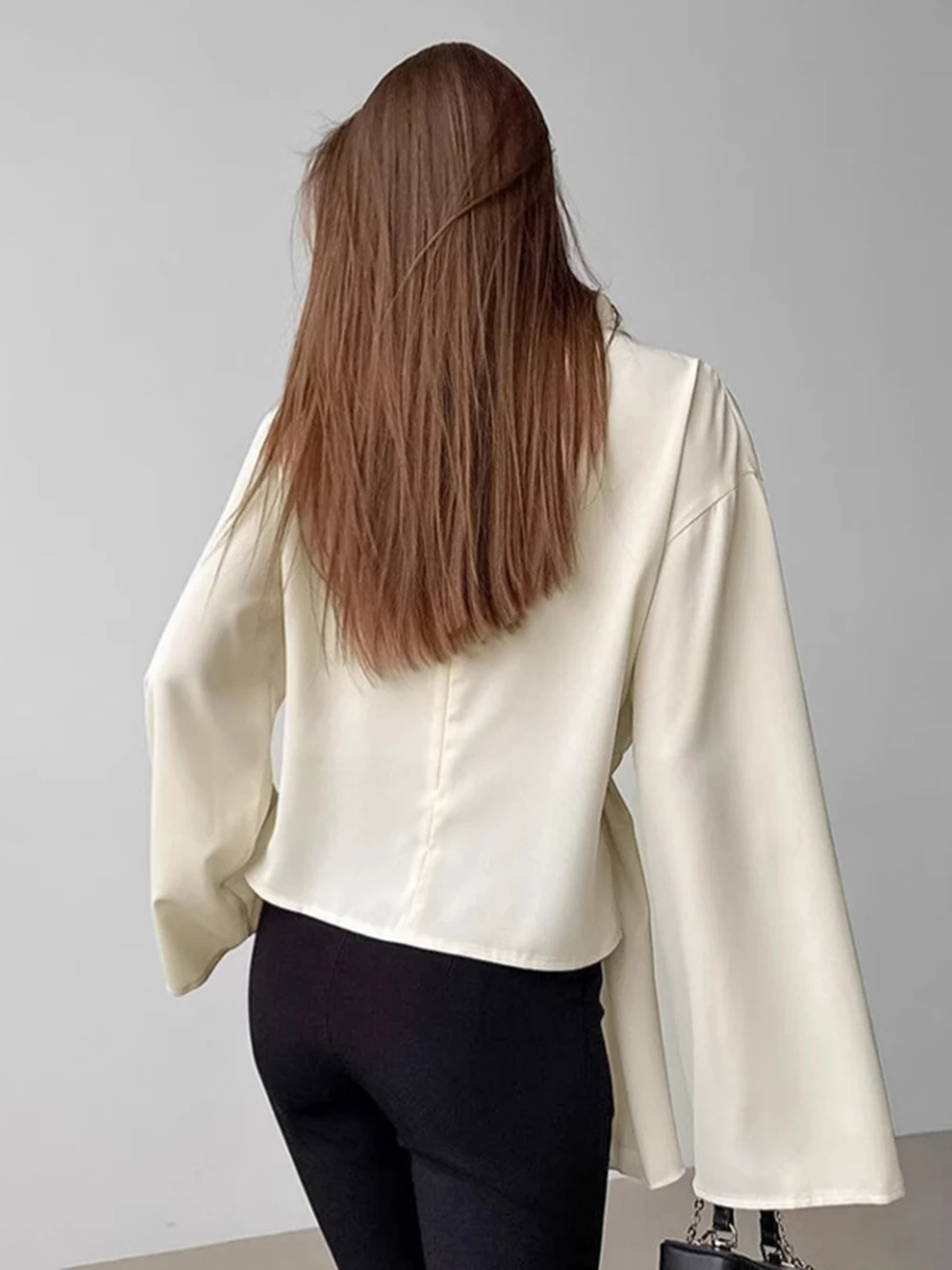 Chemise à manches évasées en mousseline de soie pour femmes, nouvelle mode française abricot à lacets, taille col montant, hauts polyvalents, pull féminin, 2025