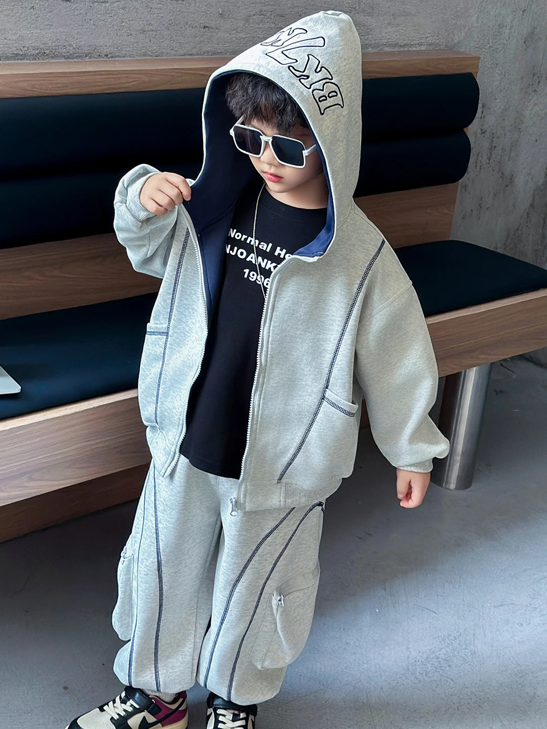 

Комплект из худи и брюк для мальчиков: повседневный спортивный костюм из двух предметов для детей среднего и младшего возраста, модный наряд для весны и осени