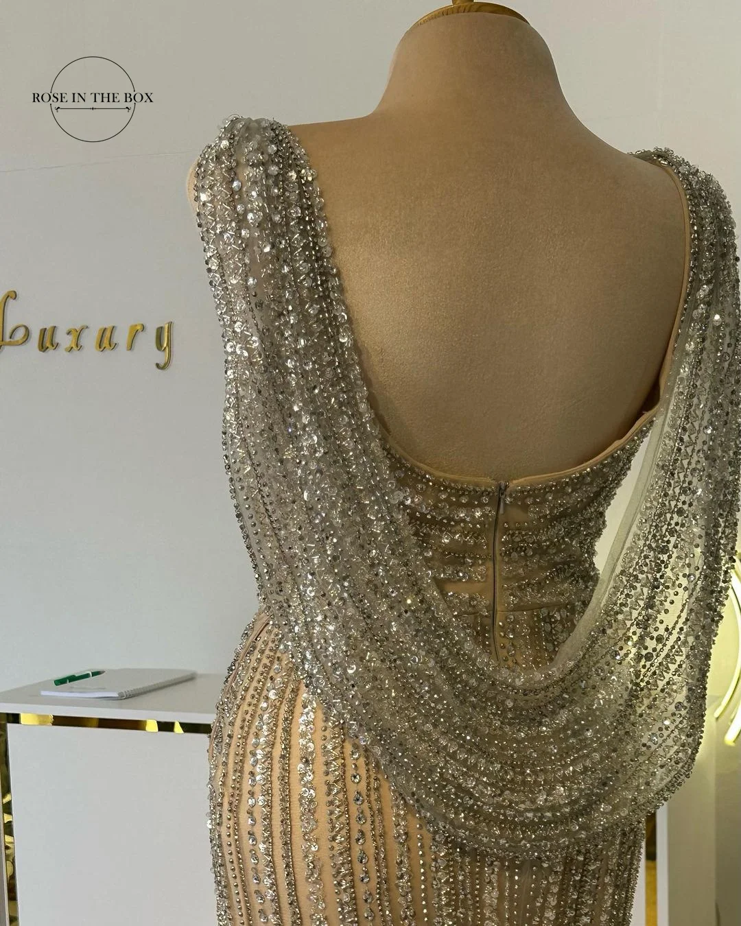 Luxury Silver Mermaid Dubai Evening Dresses with Cape Heavy Beaded Slit Prom Gowns for Women Wedding Guest Party فساتين السهرة