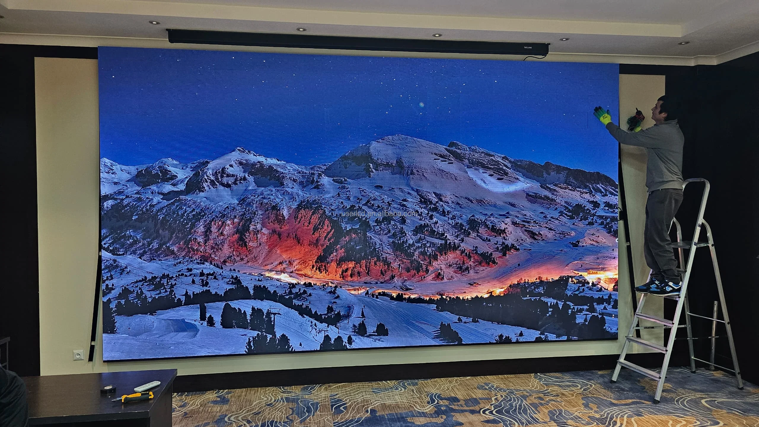 Full HD 4K Carta da parati ultrasottile Schermo Sala espositiva Sala espositiva Centro commerciale TV LCD curvo Videowall OLED