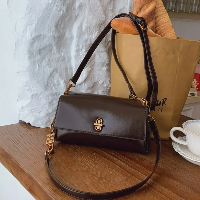 

Минималистичная квадратная сумка с плавающей панелью, бесшовная конструкция с передним клапаном для городских колясок и кафе, излучающая слегкая роскошь