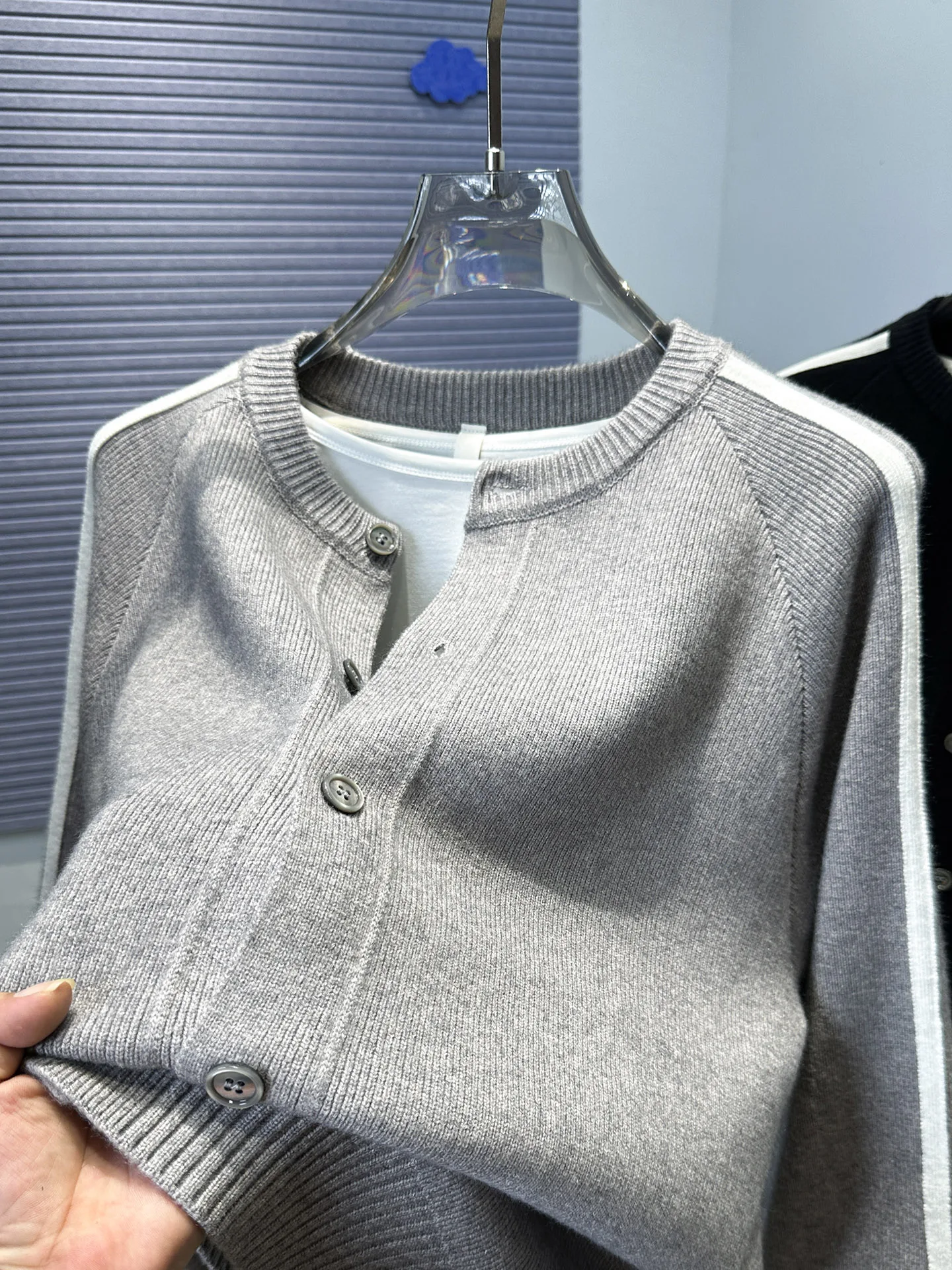 

Мужской вязаный кардиган свободного кроя в винтажном стиле, однотонный, с круглым вырезом, на одной пуговице, повседневная верхняя одежда