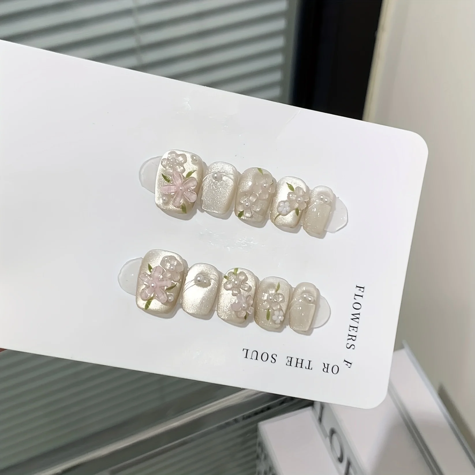 

10pcs high-end Gardenia tea cat-eye three-dimensional short vacation handmade fake nails, Smoothie Floret light luxury white tem