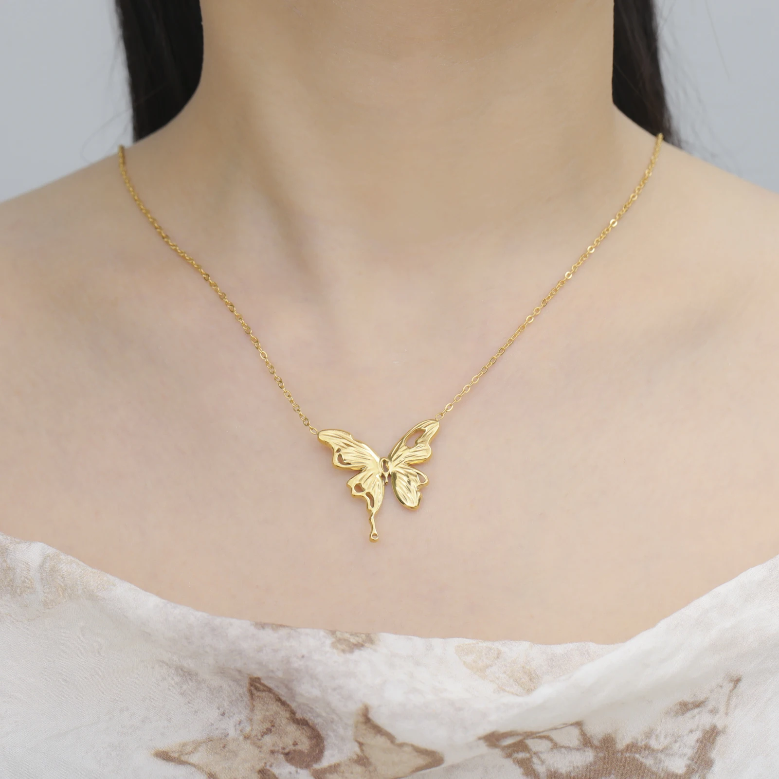 Lucktune Elegant Butterfly Necklace for Women Gold Color Butterfly Wings Clavicle Chain Necklace Simple Jewelry Gifts Wholesale