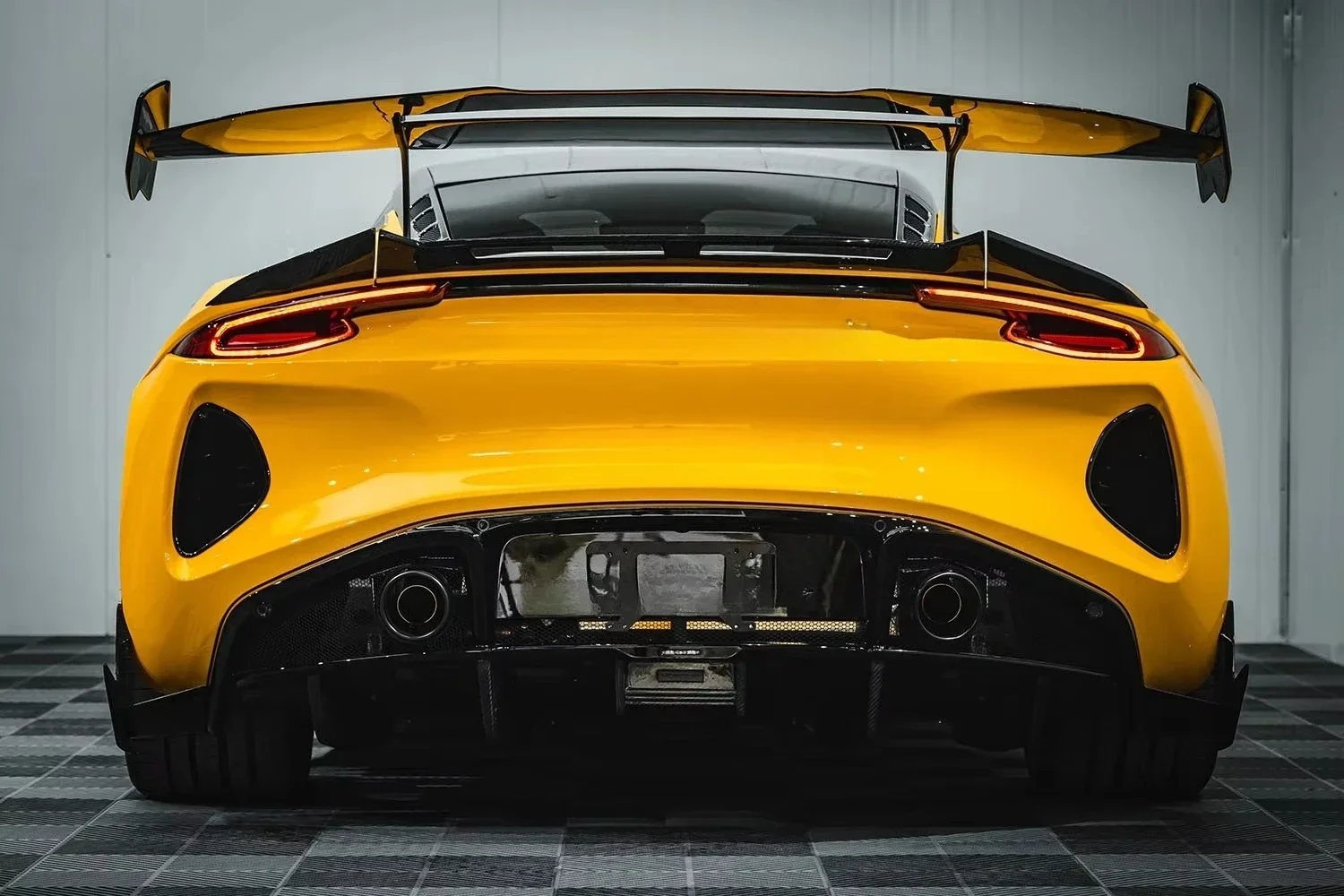 New Design Street Version Rear Wing Spoiler Body Kits Carbon Fiber Rear Spoiler Parts  for Lotus Emira