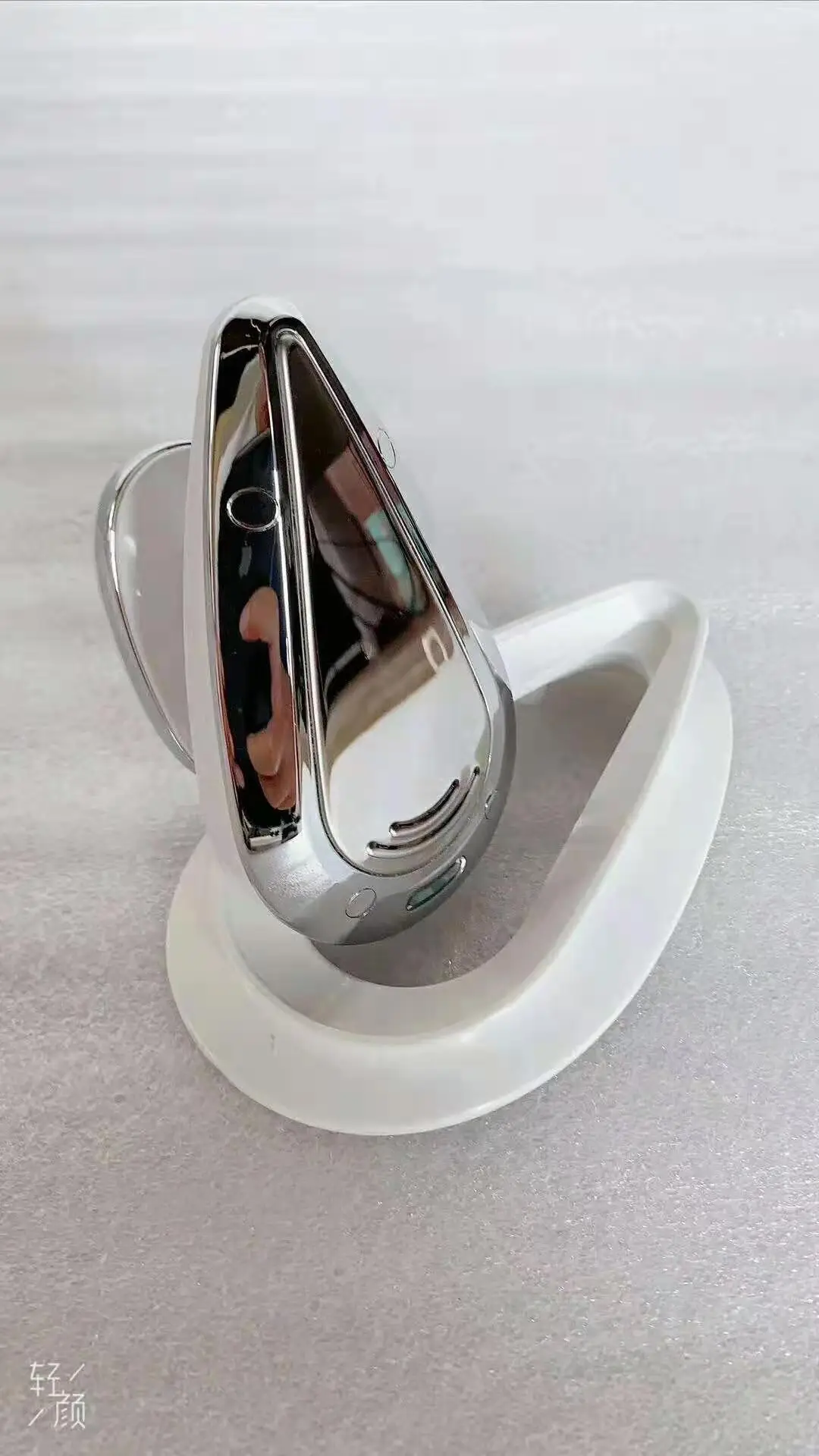 Tragbares Haut-Eisen-Gesichtsmassagegerät, Mikrostrom, Bio-Lift, Vibration, rotes Infrarot-Schönheitsgerät