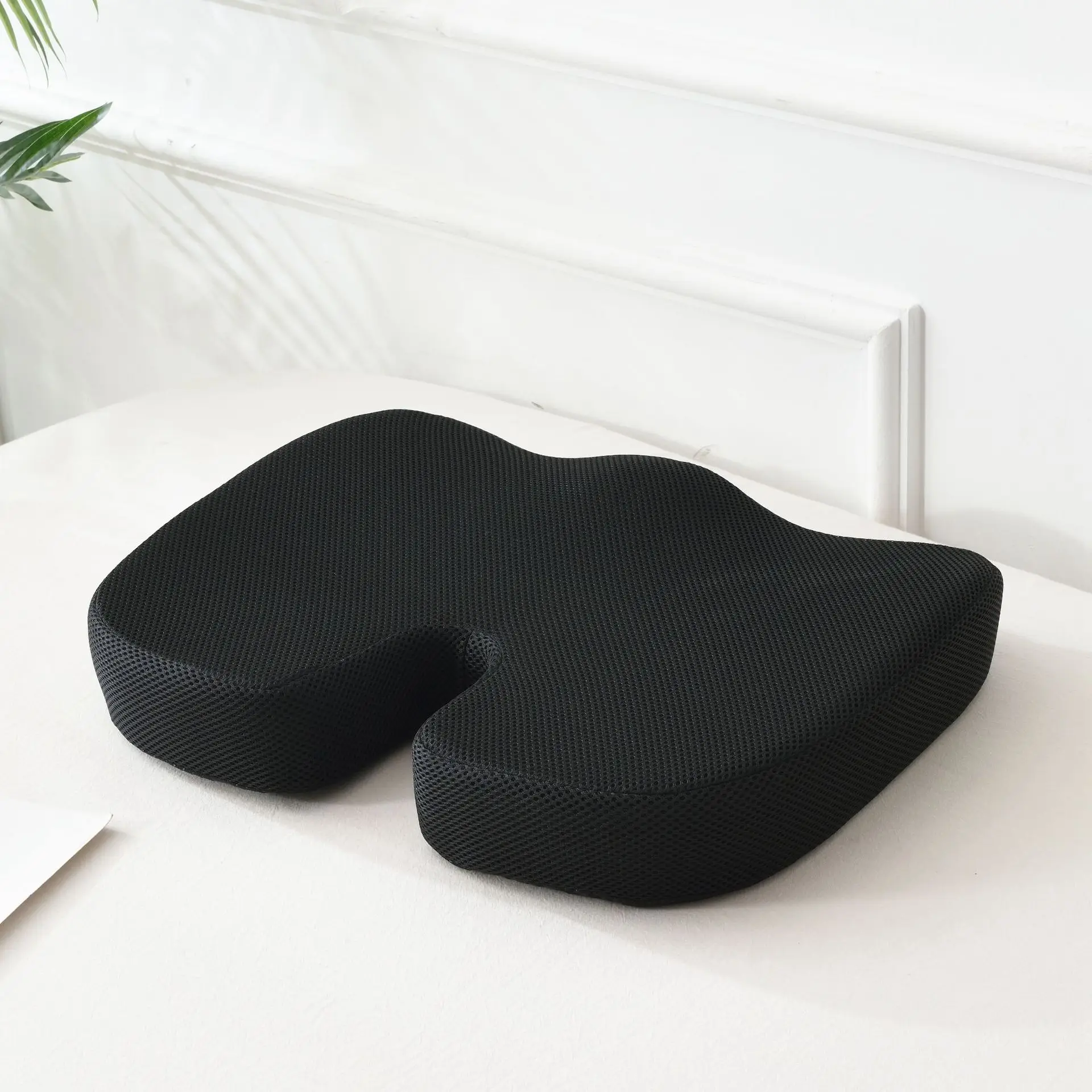 

Cushion Memory Foam U-Shaped Pillow for Chair Cushion Pad Car Office for Tailbone Pain Massage Pillow