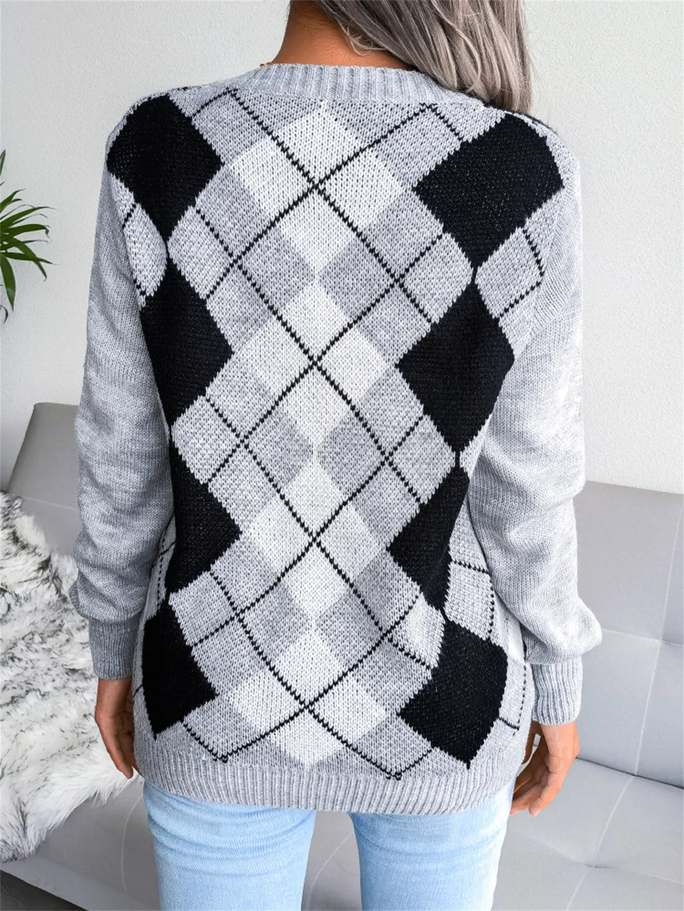 Autumn Winter Casual V-neck Diamond Plaid Pattern Long Sleeved Knitted Pullover For Women Sweater Top