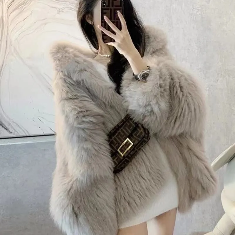 معطف جديد بغطاء للرأس طويل الشعر مع مزيج خفيف من الفرو والقطيفة