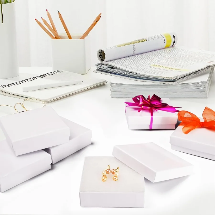Scatole regalo bianche per gioielli in cartone Confezione da 20 Scatole portagioie piccole in cartone da 3,5 × 3,5 × 1 pollici con imbottitura in cotone e coperchi per l'applicazione